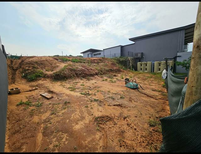 692M² VACANT LAND FOR SALE IN SIBAYA PRECINCT